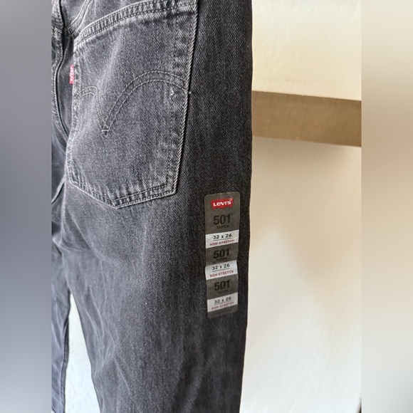Levi’s|Black gray wash women’s straight leg jeans,raw hem & bow details•••NWT - Picture 5 of 15